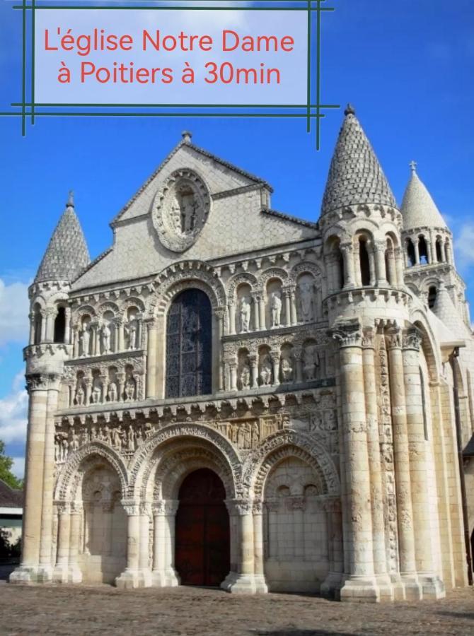 Gite De Charme Dans Un Cadre Calme Et Reposant Châtellerault Exterior photo